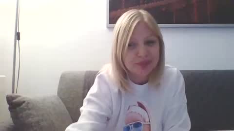 Alyson online show from December 16, 4:43 pm