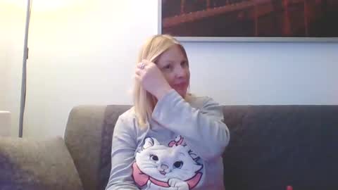 Alyson online show from December 4, 3:07 pm