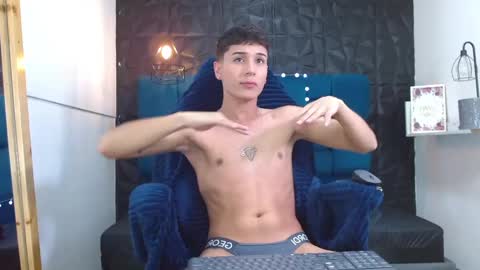 lucas_dominguez online show from December 14, 9:55 pm