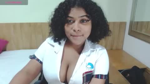 lucerosuith_ online show from November 10, 4:42 pm