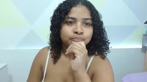 lucerosuith_ online show from December 31, 11:51 am