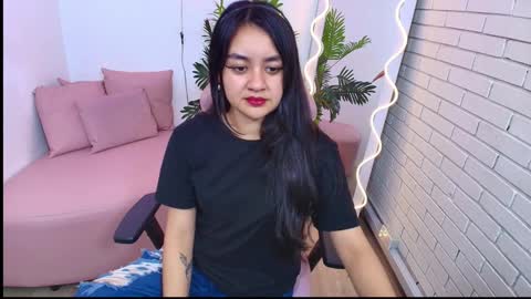 luciaa_tay online show from December 18, 8:21 pm