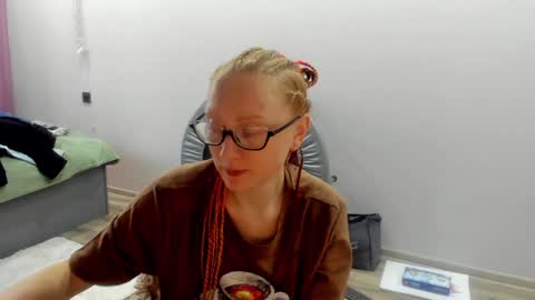 lucky_licky20 online show from November 23, 4:35 am