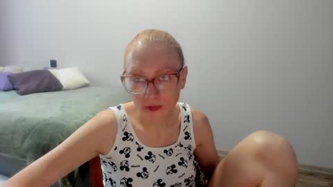 lucky_licky20 online show from December 9, 3:55 am