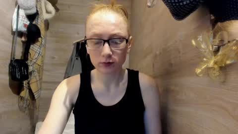 lucky_licky20 online show from December 23, 4:03 am