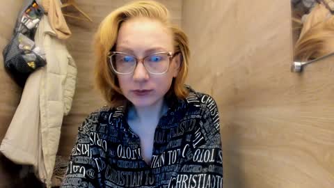 lucky_licky20 online show from December 14, 3:46 am