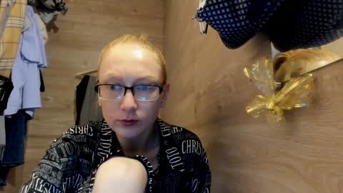 lucky_licky20 online show from December 29, 4:22 am