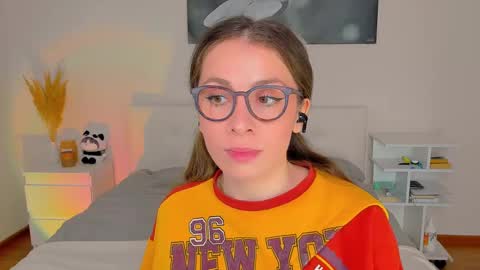 lucy__ray online show from December 14, 11:50 am