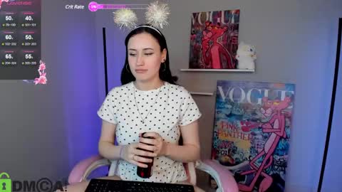 lucy_hicks online show from December 17, 10:57 am