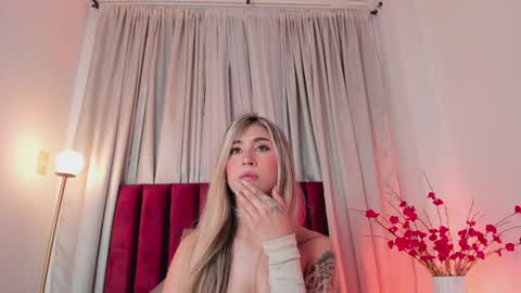 LucyJhonsonn online show from December 21, 12:46 am