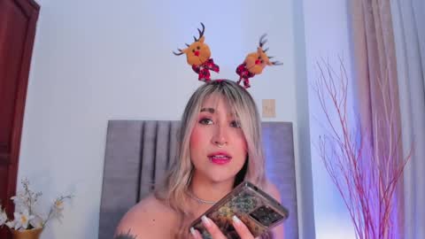 LucyJhonsonn online show from December 24, 4:44 pm