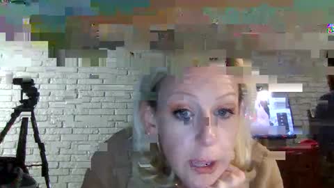 LucyLovesLookers online show from November 28, 12:50 am