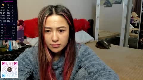 luluu_l online show from December 12, 1:59 am