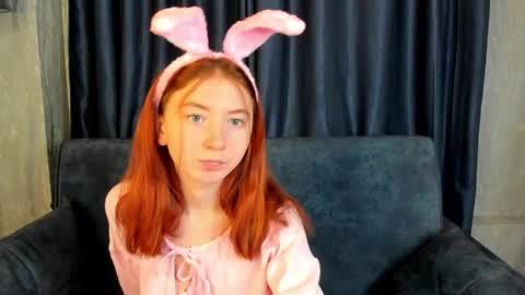 lunna_fox online show from January 12, 12:36 am