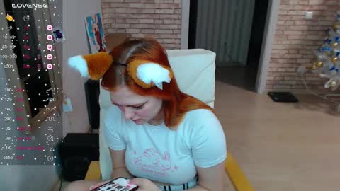 lunna_fox_ online show from December 17, 2:17 am