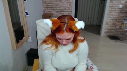 lunna_fox_ online show from December 12, 1:59 am