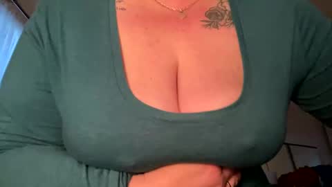 lustytits85 online show from December 19, 9:41 am