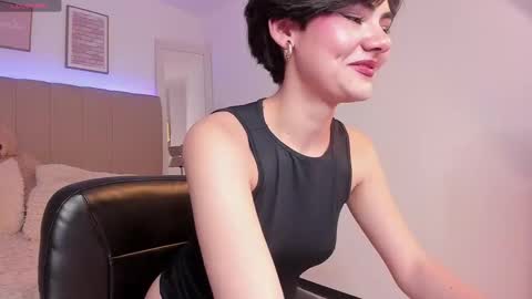 lyn_lebelle online show from December 21, 8:19 pm