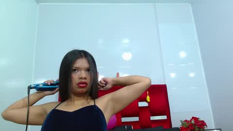 maily_adams online show from December 3, 12:54 pm