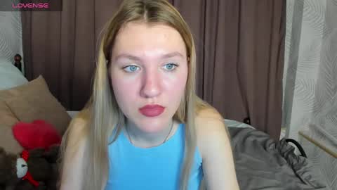 mariel_brown online show from December 4, 8:27 am