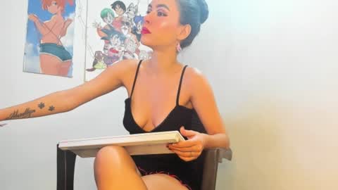 marynmartinez online show from November 11, 8:16 am