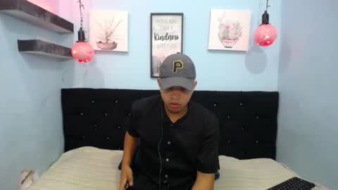 I am mateo hugecock a hot and very perverse latin boy online show from January 21, 12:43 pm