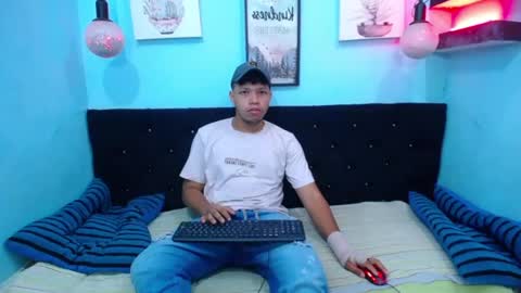 I am mateo hugecock a hot and very perverse latin boy online show from January 26, 12:41 pm