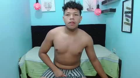 I am mateo hugecock a hot and very perverse latin boy online show from January 10, 12:59 pm