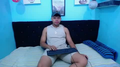 I am mateo hugecock a hot and very perverse latin boy online show from January 22, 12:56 pm