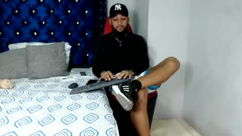 max_sexyhot26 online show from December 6, 2:46 am