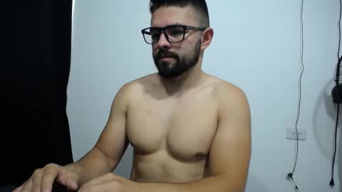 maximo_1011 online show from November 19, 3:17 pm