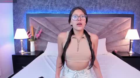 megan_collyns online show from December 29, 5:49 pm