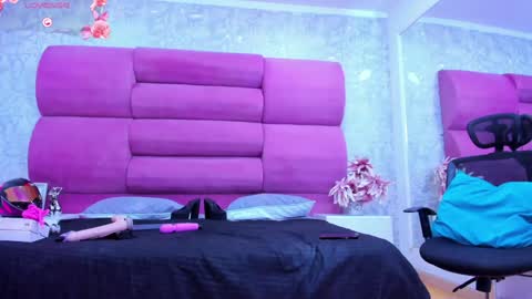 MeganFOXXI  online show from December 5, 8:50 pm