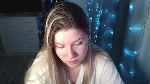 Melissa  Ray online show from January 9, 6:49 pm