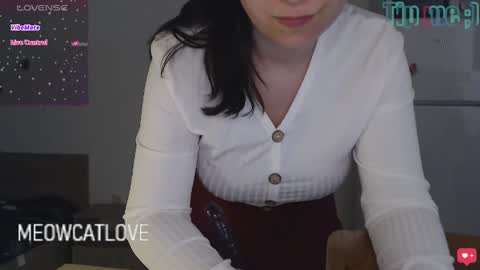 meowcatlove online show from January 8, 8:42 pm