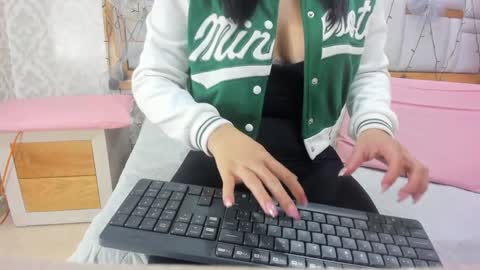 mia__megan online show from December 18, 11:54 am