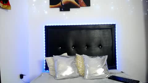 mia__milf online show from December 24, 4:44 pm