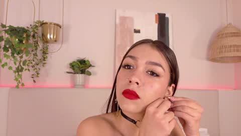 mia_oconner online show from December 27, 1:01 pm