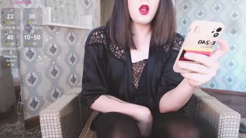 mia_wallase online show from January 13, 9:38 am