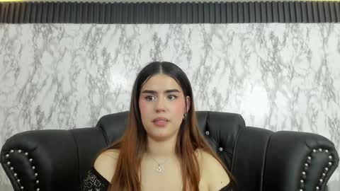 Mia   -5 7001400 Follow  online show from January 3, 12:09 am