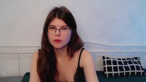 mila_magical online show from December 18, 2:06 am