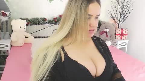 milenamiler_x online show from January 2, 8:12 pm