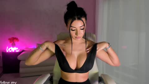 miss_diamond__ online show from December 7, 7:06 am