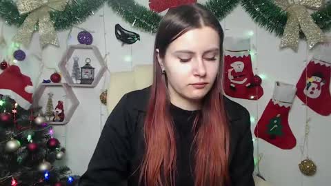 MollyTravis online show from December 16, 8:06 am