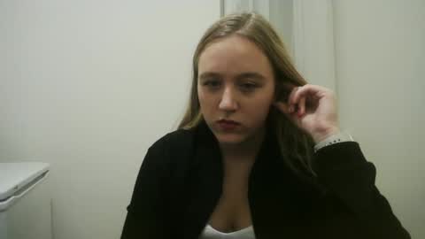 mollywinters_ online show from November 13, 5:52 pm