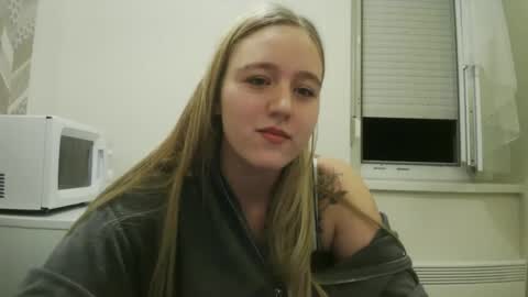 mollywinters_ online show from November 19, 6:20 pm