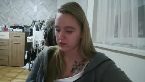 mollywinters_ online show from December 13, 7:49 pm