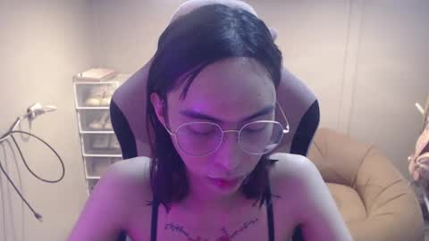 ELYSE A SIMPLE GIRL online show from January 22, 10:48 am