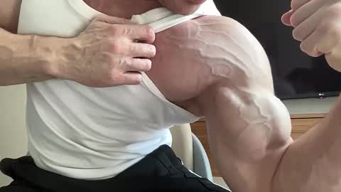 Mrbiceps23 online show from January 9, 6:38 am