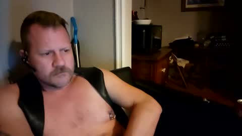 mrleather online show from January 3, 12:41 am